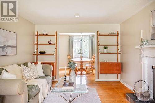 1843 Appleford Street, Ottawa, ON - Indoor Photo Showing Living Room