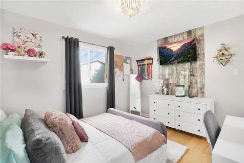 87 Essling Avenue, Hamilton, ON - Indoor Photo Showing Bedroom