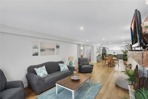 87 Essling Avenue, Hamilton, ON - Indoor Photo Showing Living Room