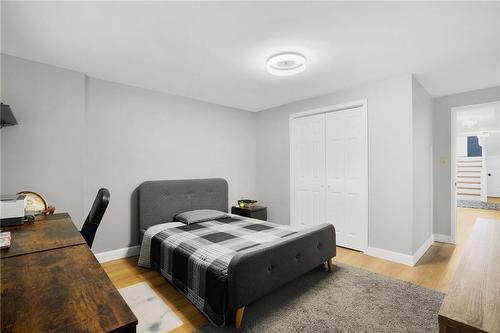 87 Essling Avenue, Hamilton, ON - Indoor Photo Showing Bedroom