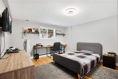 87 Essling Avenue, Hamilton, ON - Indoor Photo Showing Bedroom
