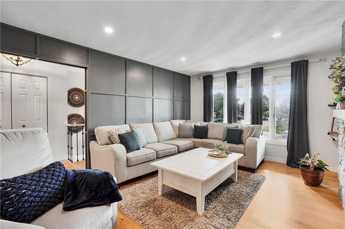 87 Essling Avenue, Hamilton, ON - Indoor Photo Showing Living Room