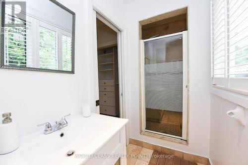 192 Queen Street W, Mississauga, ON - Indoor Photo Showing Bathroom