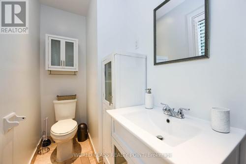 192 Queen Street W, Mississauga, ON - Indoor Photo Showing Bathroom