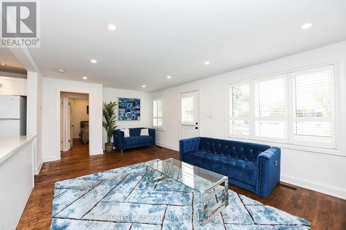 192 Queen Street W, Mississauga, ON - Indoor Photo Showing Living Room