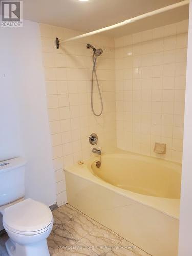 324 - 11753 Sheppard Avenue E, Toronto, ON - Indoor Photo Showing Bathroom