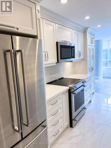 312 - 7 Townsgate Drive, Vaughan (Crestwood-Springfarm-Yorkhill), ON - Indoor Photo Showing Kitchen With Stainless Steel Kitchen With Upgraded Kitchen