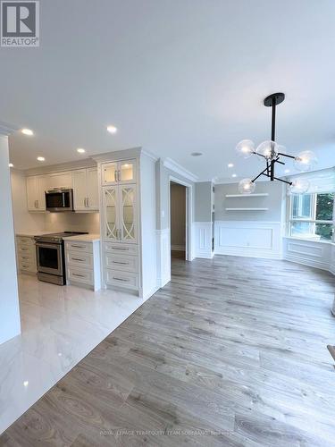 312 - 7 Townsgate Drive, Vaughan (Crestwood-Springfarm-Yorkhill), ON - Indoor Photo Showing Kitchen