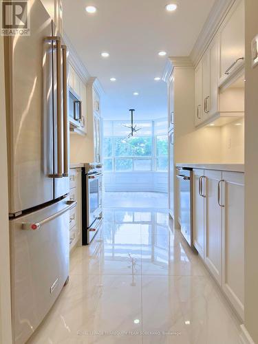 312 - 7 Townsgate Drive, Vaughan (Crestwood-Springfarm-Yorkhill), ON - Indoor Photo Showing Kitchen With Stainless Steel Kitchen