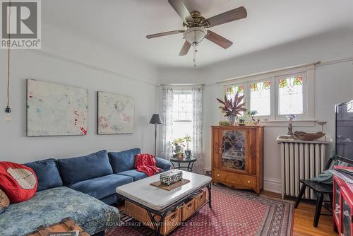 65 Albert Street N, Kawartha Lakes, ON - Indoor Photo Showing Living Room