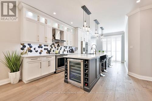 4669 Leanna Heights Road, Burlington, ON - Indoor Photo Showing Kitchen With Upgraded Kitchen