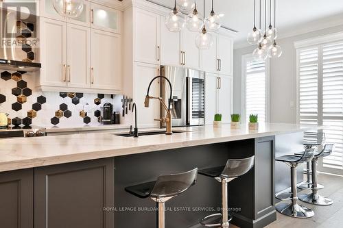 4669 Leanna Heights Road, Burlington, ON - Indoor Photo Showing Kitchen With Upgraded Kitchen