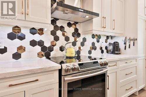 4669 Leanna Heights Road, Burlington, ON - Indoor Photo Showing Kitchen