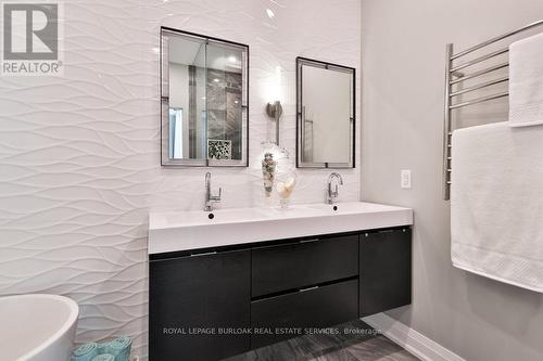 4669 Leanna Heights Road, Burlington, ON - Indoor Photo Showing Bathroom