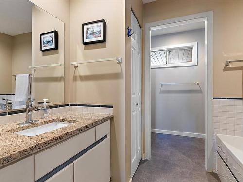 521-1600 Stroulger Rd, Nanoose Bay, BC - Indoor Photo Showing Bathroom