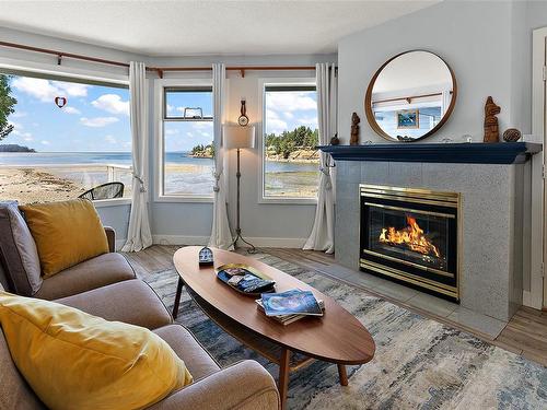 521-1600 Stroulger Rd, Nanoose Bay, BC - Indoor Photo Showing Living Room With Fireplace