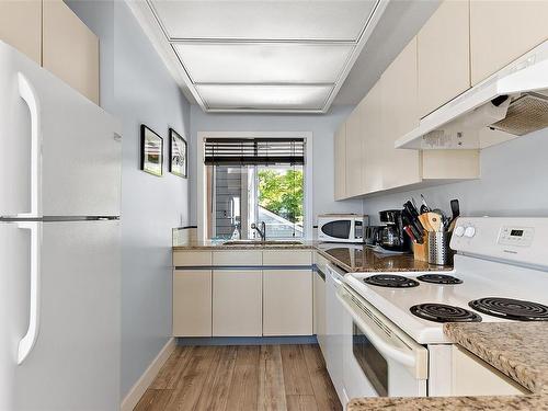 521-1600 Stroulger Rd, Nanoose Bay, BC - Indoor Photo Showing Kitchen