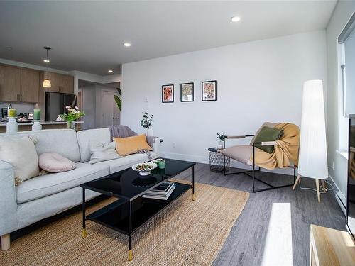 502-135 Haliburton St, Nanaimo, BC - Indoor Photo Showing Living Room