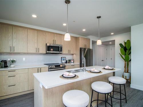 502-135 Haliburton St, Nanaimo, BC - Indoor Photo Showing Kitchen With Stainless Steel Kitchen With Upgraded Kitchen