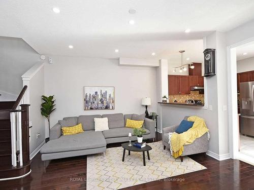 5638 Longboat Ave, Mississauga, ON - Indoor Photo Showing Living Room