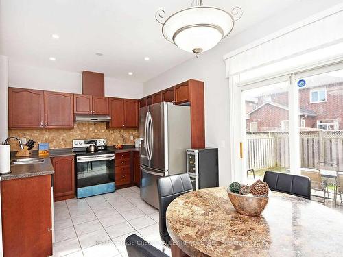 5638 Longboat Ave, Mississauga, ON - Indoor Photo Showing Kitchen