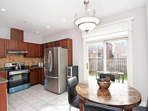 5638 Longboat Ave, Mississauga, ON - Indoor Photo Showing Kitchen