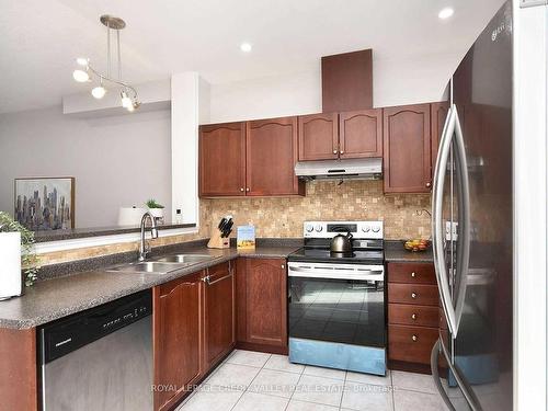 5638 Longboat Ave, Mississauga, ON - Indoor Photo Showing Kitchen With Double Sink