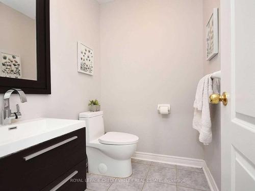 5638 Longboat Ave, Mississauga, ON - Indoor Photo Showing Bathroom
