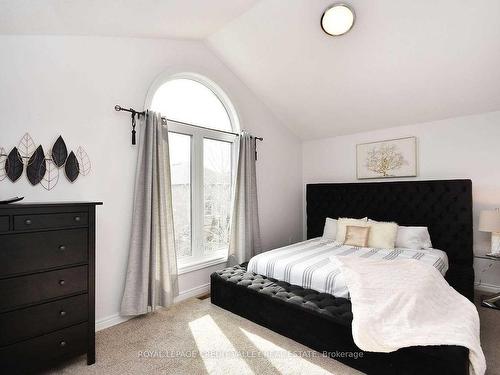 5638 Longboat Ave, Mississauga, ON - Indoor Photo Showing Bedroom