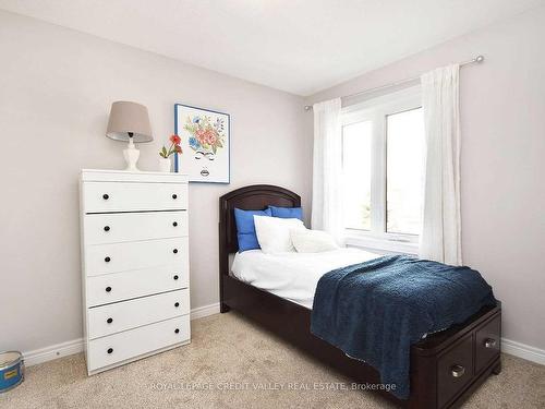 5638 Longboat Ave, Mississauga, ON - Indoor Photo Showing Bedroom