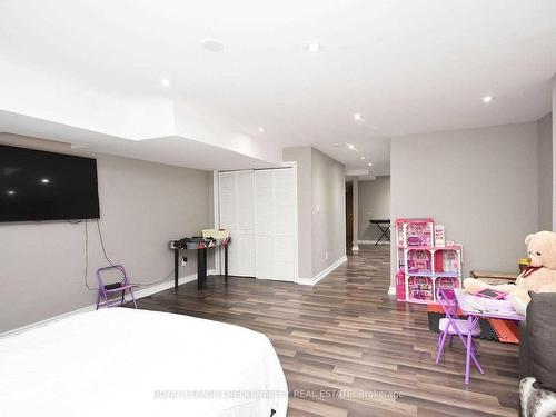 5638 Longboat Ave, Mississauga, ON - Indoor Photo Showing Other Room