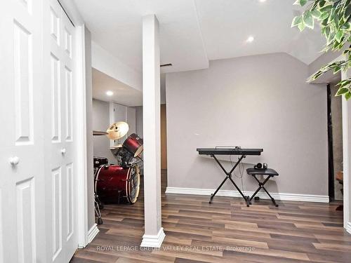 5638 Longboat Ave, Mississauga, ON - Indoor Photo Showing Other Room