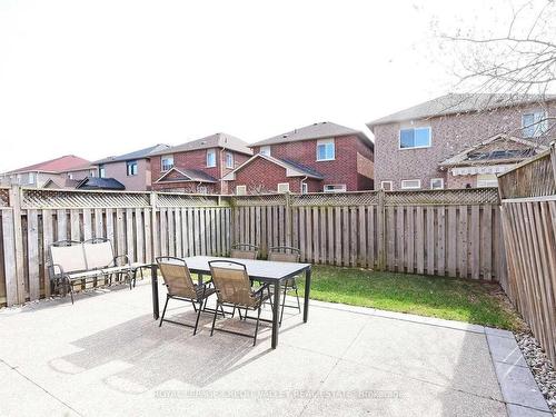 5638 Longboat Ave, Mississauga, ON - Outdoor