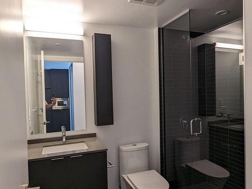 515-86 Dundas St E, Mississauga, ON - Indoor Photo Showing Bathroom