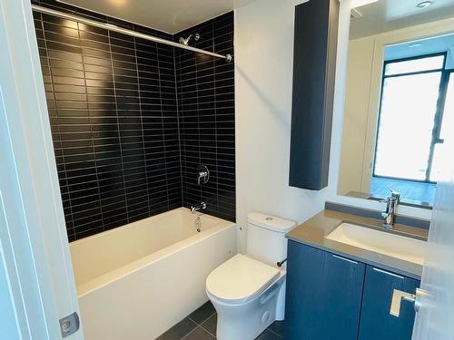 515-86 Dundas St E, Mississauga, ON - Indoor Photo Showing Bathroom