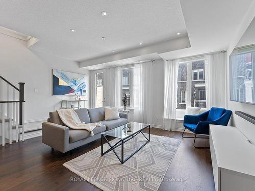 23-150 Long Branch Ave, Toronto, ON - Indoor Photo Showing Living Room