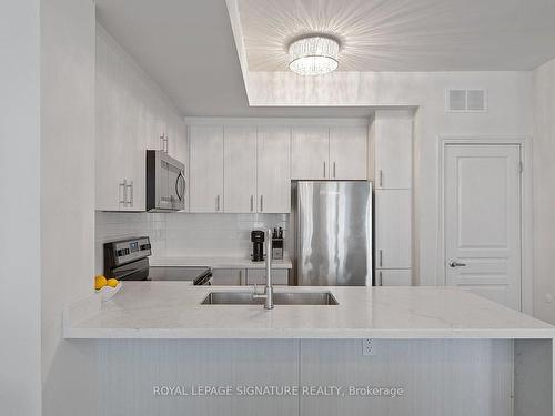 23-150 Long Branch Ave, Toronto, ON - Indoor Photo Showing Kitchen With Upgraded Kitchen