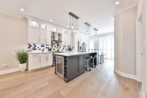 4669 Leanna Heights Road, Burlington, ON - Indoor Photo Showing Kitchen With Upgraded Kitchen