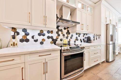 4669 Leanna Heights Road, Burlington, ON - Indoor Photo Showing Kitchen