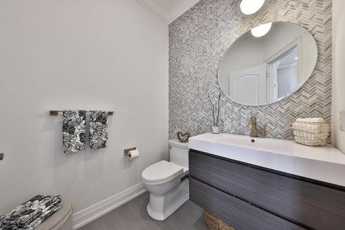 4669 Leanna Heights Road, Burlington, ON - Indoor Photo Showing Bathroom