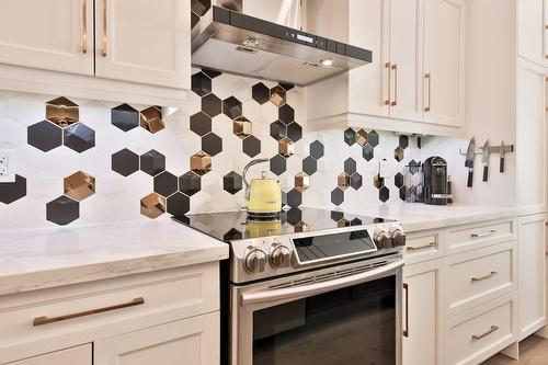 4669 Leanna Heights Road, Burlington, ON - Indoor Photo Showing Kitchen