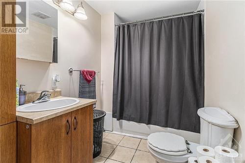 341-343-345-345A-345B Hampden Street, Hawkesbury, ON - Indoor Photo Showing Bathroom