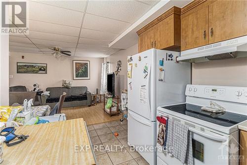 341-343-345-345A-345B Hampden Street, Hawkesbury, ON - Indoor Photo Showing Kitchen