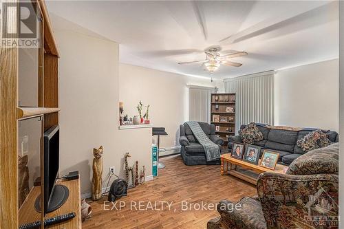 341-343-345-345A-345B Hampden Street, Hawkesbury, ON - Indoor Photo Showing Living Room