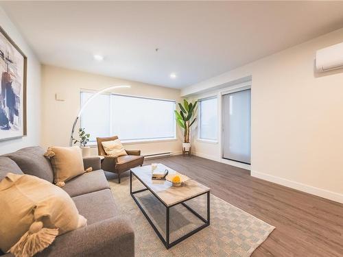 206-135 Haliburton St, Nanaimo, BC - Indoor Photo Showing Living Room