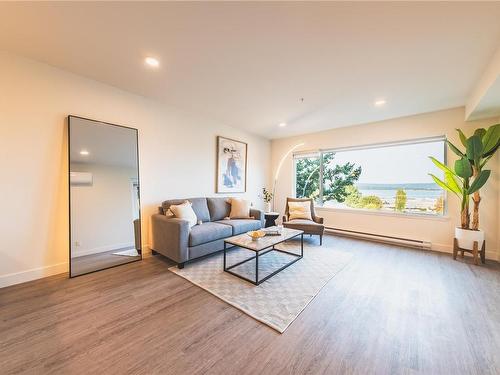 206-135 Haliburton St, Nanaimo, BC - Indoor Photo Showing Living Room