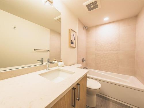 206-135 Haliburton St, Nanaimo, BC - Indoor Photo Showing Bathroom