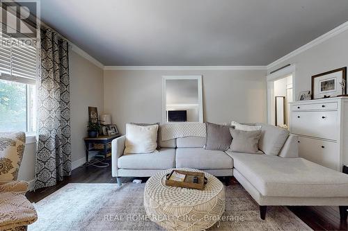 134 Hillcroft Street, Oshawa, ON - Indoor Photo Showing Living Room