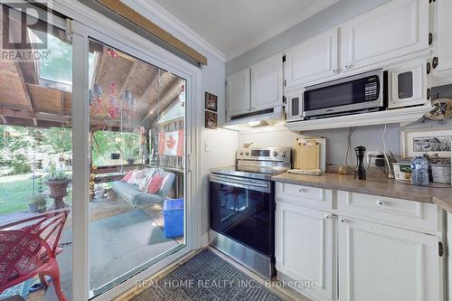 134 Hillcroft Street, Oshawa, ON - Indoor Photo Showing Kitchen