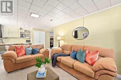 4 Panmure Crescent, Toronto, ON - Indoor Photo Showing Living Room